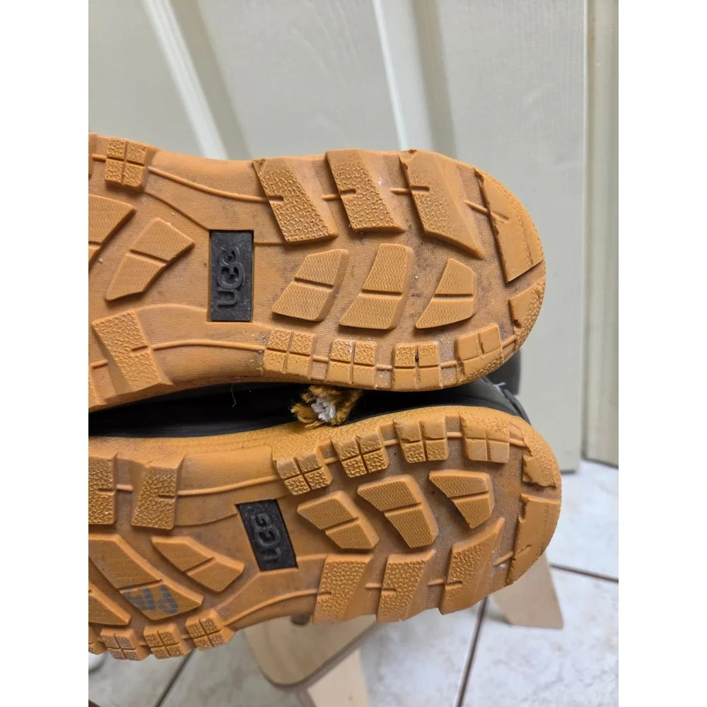 UGG Kids Butte Camo Waterproof Winter Snow Boots Grey Orange 1017220K‎ Size 2